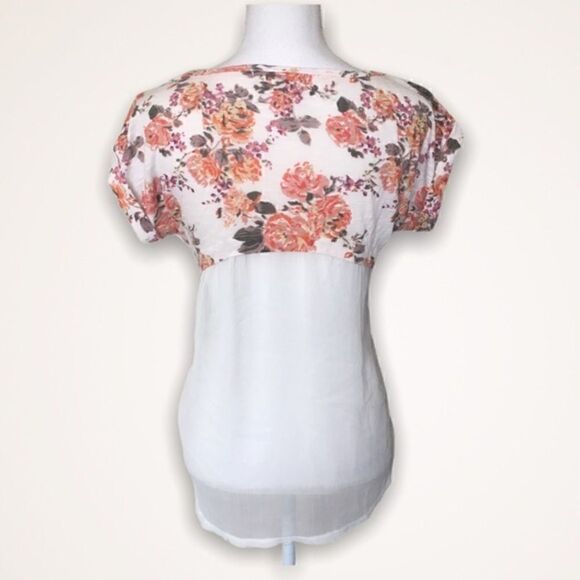 Jolt Floral Blouse    - Picture 2 of 5